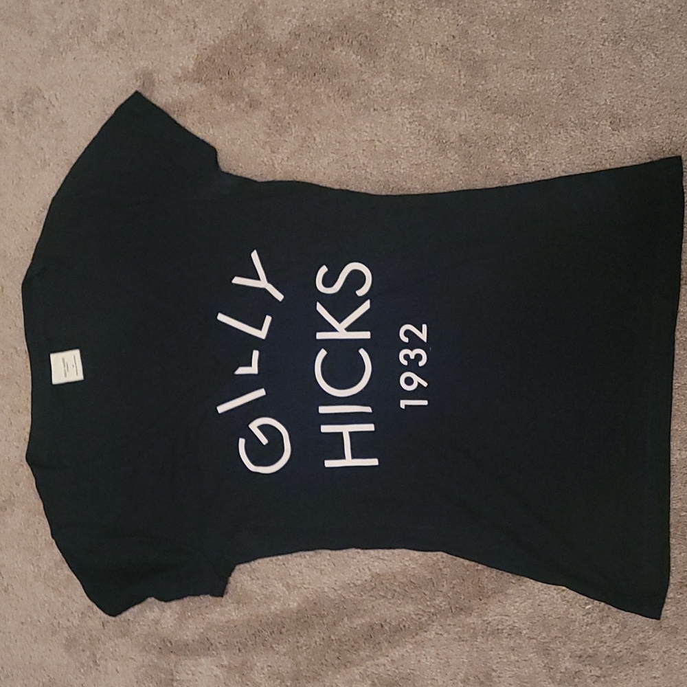 Gilly Hicks T-shirt. Navy blue. Size medium.